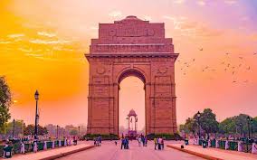 दिल्ली-एनसीआर में बारिश का डबल अटैक: सीजन की पहली फुहारों के साथ 4.6 डिग्री पहुंचा पारा