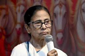 सुप्रीम कोर्ट में 'दीदी' का कानूनी दांव: EC को घेरा तो खुद की वकालत पर ही उठने लगे सवाल!