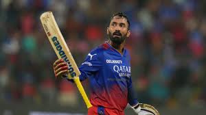 IPL 2026: विराट कोहली नहीं, रजत पाटीदार संभालेंगे RCB की कमान; दिनेश कार्तिक का चौंकाने वाला फैसला