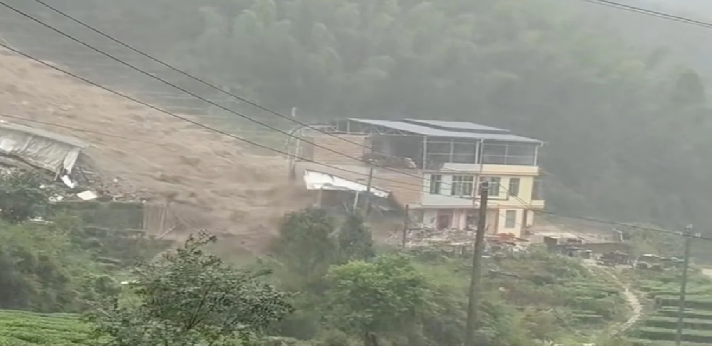टाइफून सॉडेल: कई दिनों की बाढ़ के कारण मध्य चीन में जानलेवा भूस्खलन हुआ।
